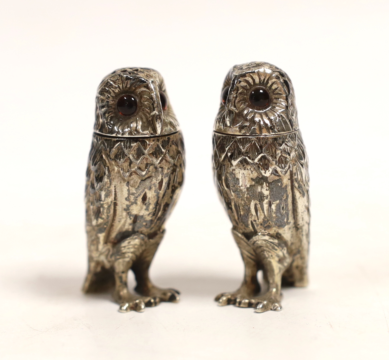 A modern pair of silver owl pepperettes, London, 1997, 53mm.
